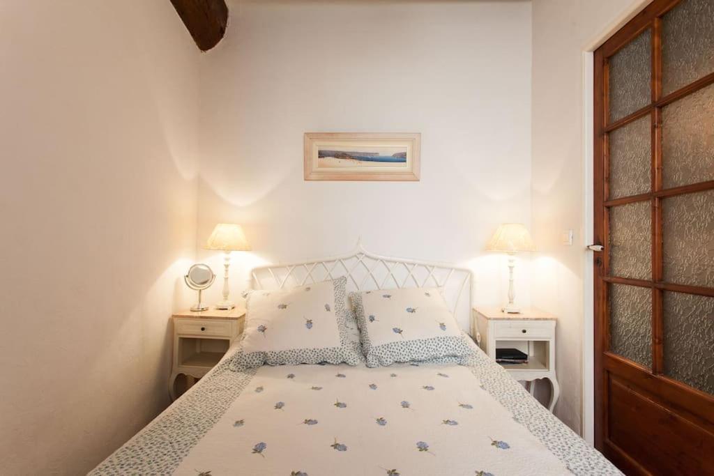 A8 - 2 Bdr Duplex Remparts Heart Of Old Apartment